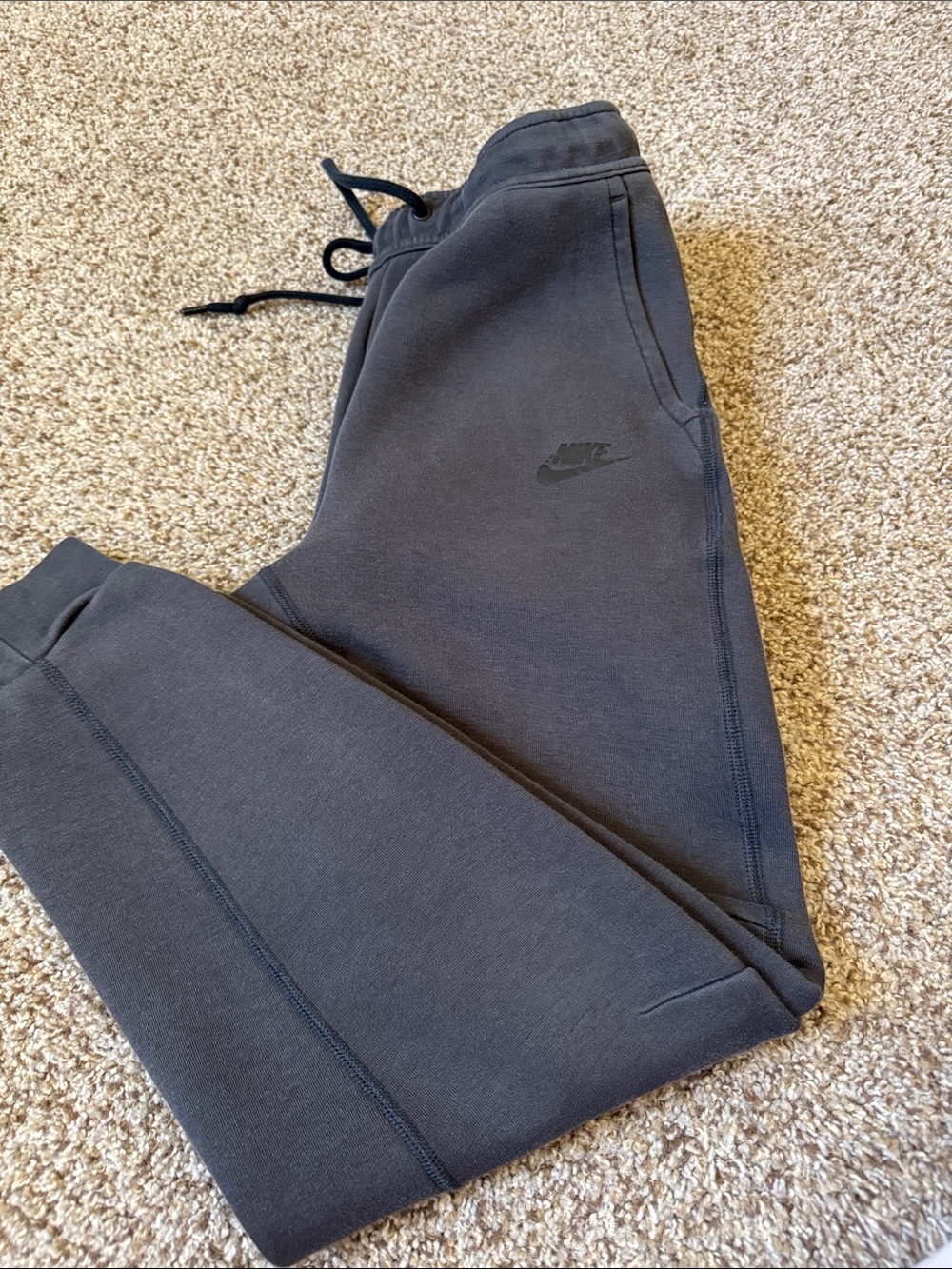 MEN'S DARK GREY NIKE TECH PANTS